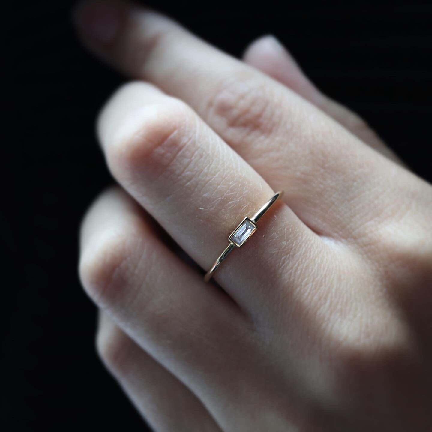Dainty baguette diamond ring online